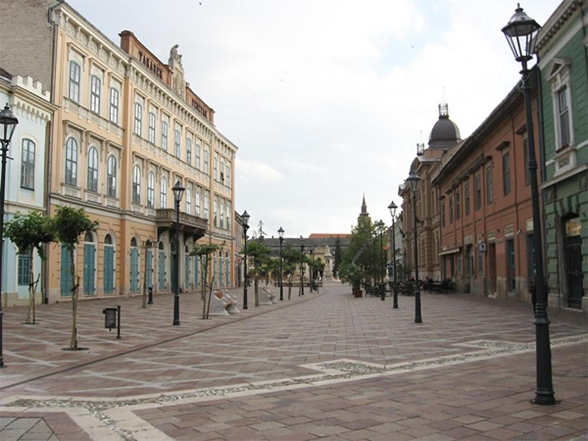 Esztergom Central Экстерьер фото