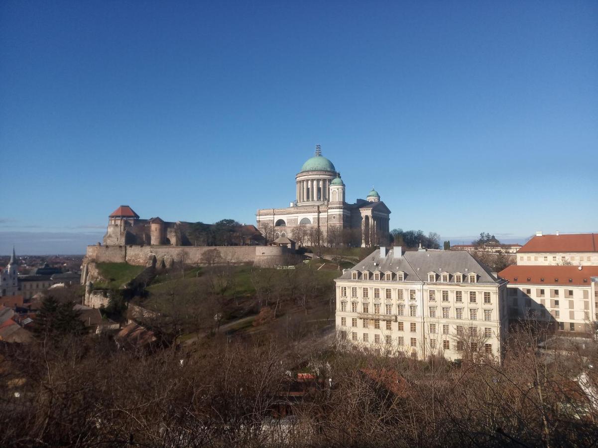 Esztergom Central Экстерьер фото